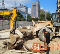 日女人骚比骚水白桨直流视频高温下的坚守｜道路建设者用汗水铺就畅通路